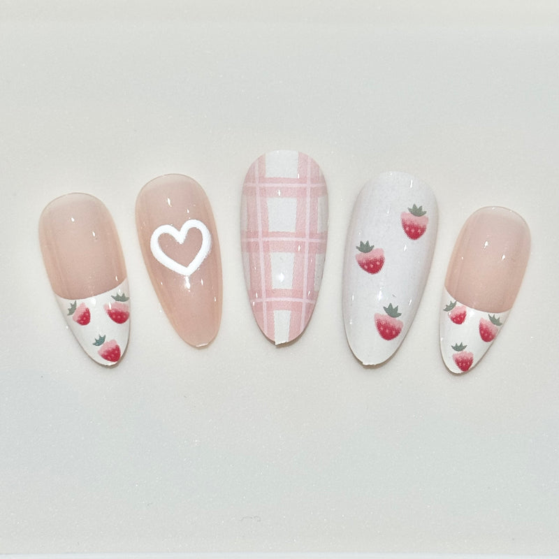 🍓Strawberry Cake Press On Nails (24pcs)